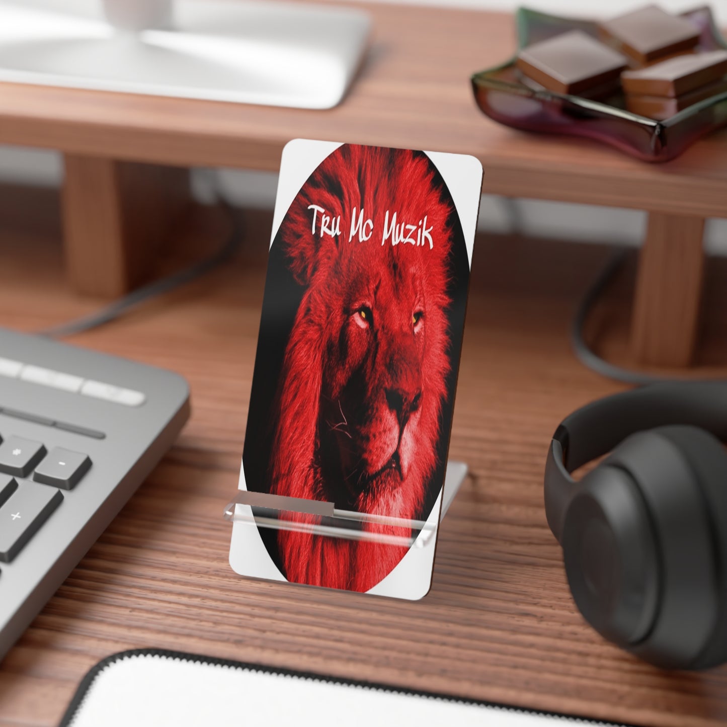 Stylish Mobile Display Stand for Smartphones, Desk Organizer, Phone Holder, Lion Design, Gift for Music Lovers, Home Office Decor