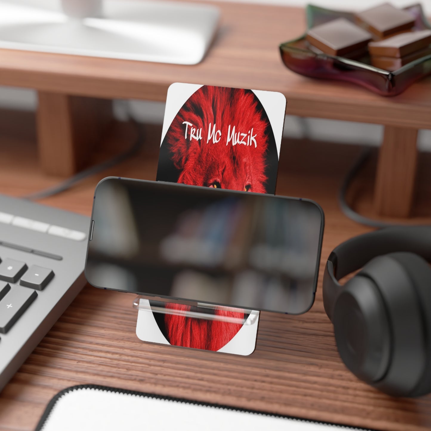 Stylish Mobile Display Stand for Smartphones, Desk Organizer, Phone Holder, Lion Design, Gift for Music Lovers, Home Office Decor